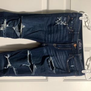 Hollister jeans—- like new. Hardly worn. Dark wash. Size 5S